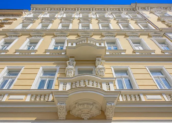 Royal Apartahotel 4*