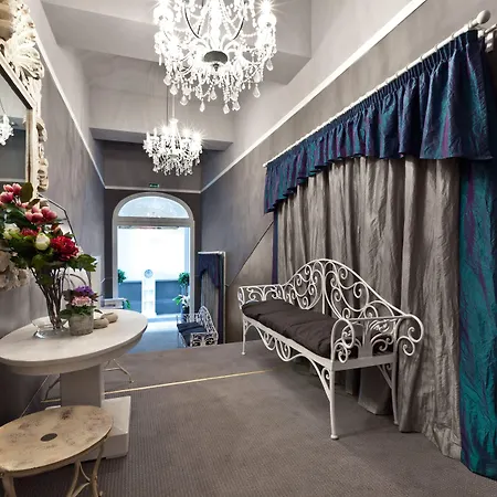 Ξενοδοχείο με διαμερίσματα Royal 4*
