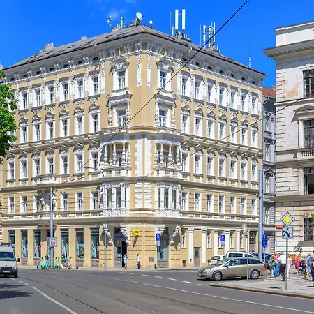 Royal Ξενοδοχείο με διαμερίσματα 4*
