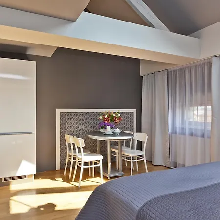 Royal Aparthotel 4*