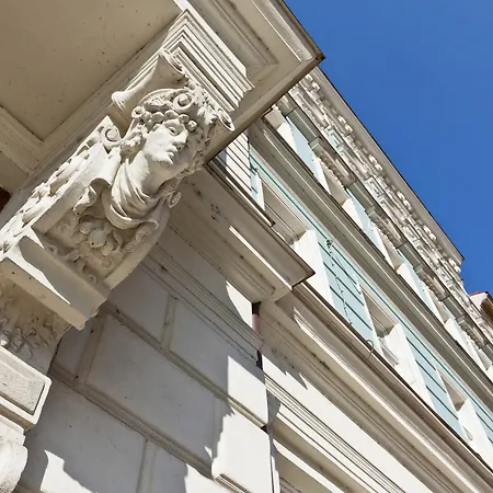 Royal Aparthotel 4*