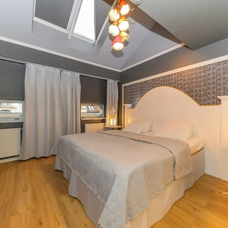 Royal 4*